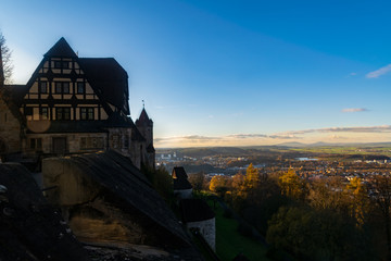 Vest Cobrug, fortaleza de Coburg en Baviera, Alemania. Vistas desde la fortaleza medieval de la ciudad al atardecer