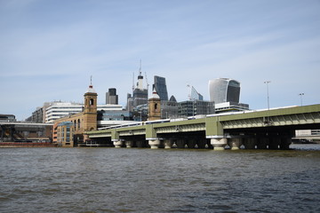 Fototapeta na wymiar Cannon Street Railway Bridge, Cannon Street station and City of London