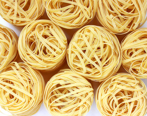 Round nests of pasta