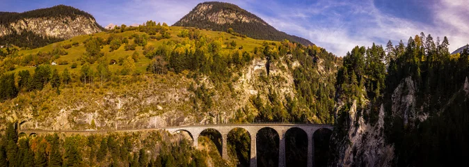 Papier Peint photo Viaduc de Landwasser Viaduc de Landwasser, Filisur, Grisons, Suisse