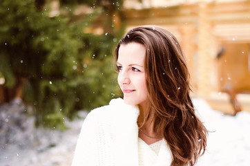 Obraz premium portrait of a girl with dark hair and a white jacket on the background of a snow Park