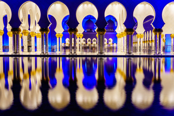 Sheikh Zayed Grand Mosque at night