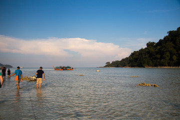 Fototapeta premium beach with rocks and sky