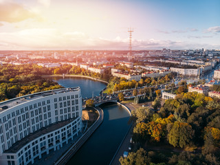 Obraz premium Minsk, Republic Belarus on Sunny autumn day. River is in middle between Park with yellowed trees