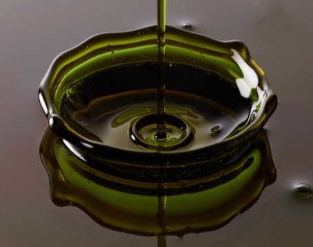 Splash di olio extravergine di oliva EVO