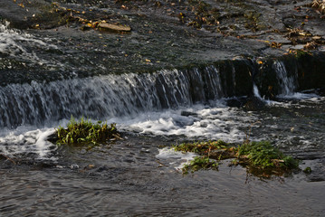 Wassercascade im Herbst