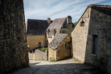Ruelle montante d'un village de France en Dordogne