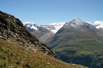 Fototapeta na wymiar Gletscher und Berge rund um das Ötztal der Tiroler Alpen 