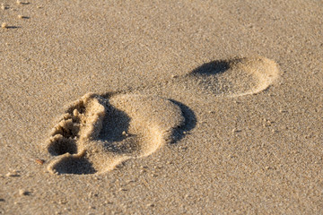 Empreinte de pied dans le sable