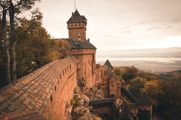 Burg Hohkönigstein im Elsass, Frankreich - obrazy, fototapety, plakaty