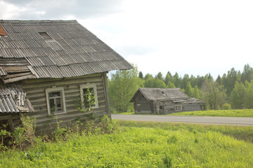 Obraz premium Old destroyed houses in the Russian North