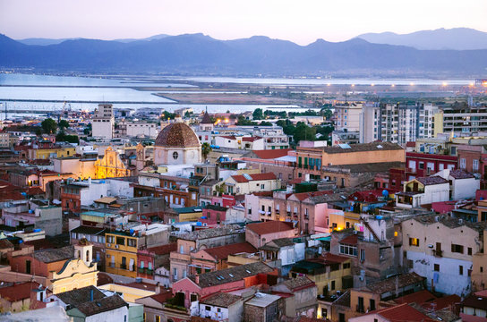Cagliari, quartiere di Stampace e stagno di Santa Gilla al tramonto, Sardegna 