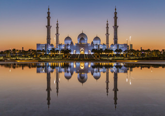 The Sheikh Zayed Grand Mosque in Abu Dhabi after sunset with reflection