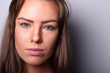 Naklejka premium Portrait of a young woman