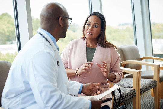 Doctor speaking with female patient