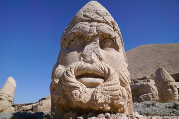Obraz premium Nemrut Dag / Turkey- 06,05,2018: Nemrut Dagi, chudo sveta 10/5000 wonder of the world stone heads monument of UNESCO