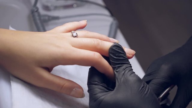 Correction of female nails with nippers