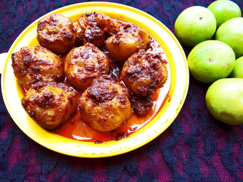 Stuffed spicy Tinde curry - Indian cooked vegetable