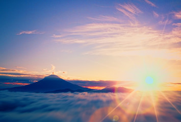 Naklejka premium Pierwszy wschód słońca na Fudżi