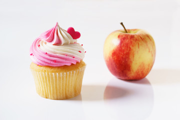 cupcake and red apple
