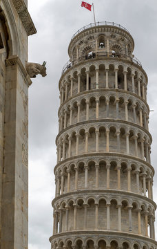 PISA, ITALY - OCTOBER 29, 2018:  Leaning Tower of Pisa or freestanding bell tower, of the cathedral of the Italian city of Pisa.