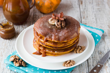 Spicy pumpkin pancakes with salted caramel topping