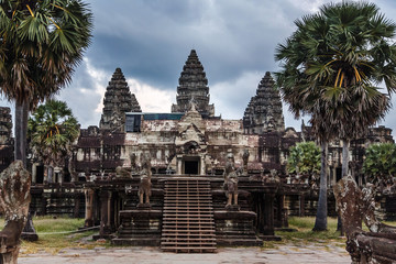 Fototapeta na wymiar Angko wat in Camoja. Khmer temple