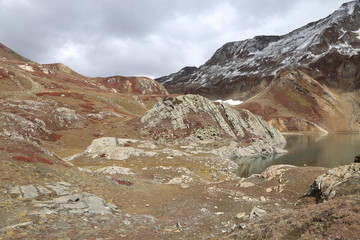 Amazing view of beautiful lake and glacier mountain