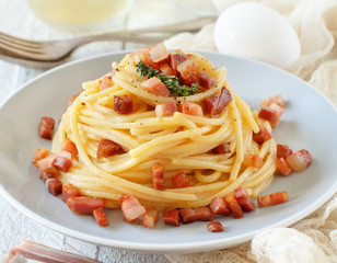 Traditional italian dish spaghetti carbonara