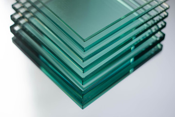 Glass Factory, produce many transparent glass thickness is not equal.