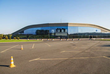 parking for cars near the mirror building