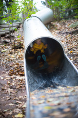 die Rutsche runter rutschen