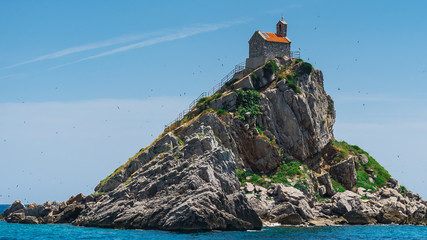 Церковь на острове