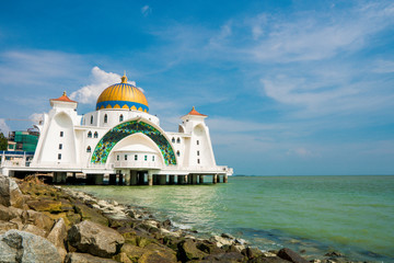 Fototapeta na wymiar Malacca Straits Mosque (Masjid Selat Melaka), Malacca, Malaysia
