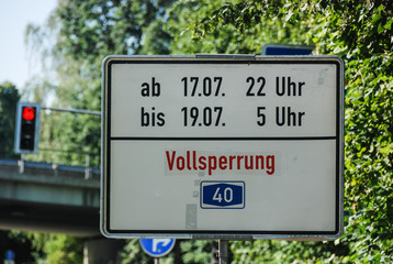 Strassenschild Vollsperrung A40 in 2010
