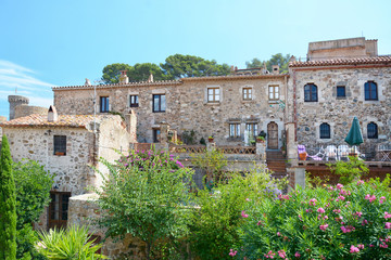 Obraz premium View of beautiful old city on sunny day