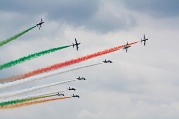 Jets formation stunts