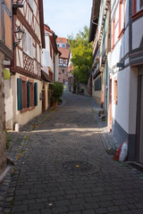 Obraz premium Schmale Gasse im Gerberviertel in Weinheim