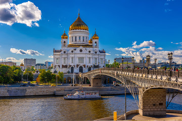 Fototapeta na wymiar Cathedral of Christ the Savior and Moscow river in Moscow, Russia
