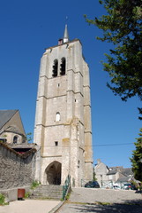 Fototapeta na wymiar Clocher Saint-Firmin, vestige d'une église romane du XIe siècle, Beaugency, ville du Val de Loire, département du Loiret, France