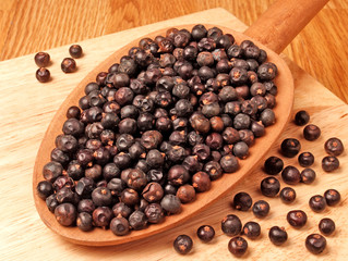 DRIED JUNIPER BERRIES