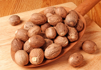 WHOLE NUTMEG