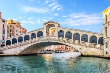 Photo sur Plexiglas Pont du Rialto Le Pont du Rialto, belle attraction touristique de Venise