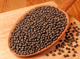 BLACK MUNG BEANS