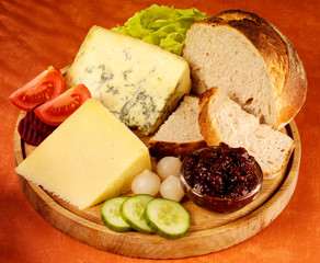 BRITISH PLOUGHMAN'S LUNCH