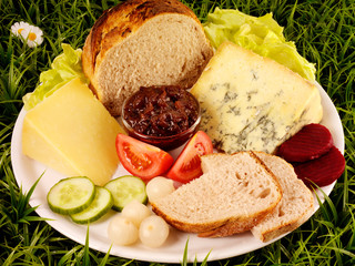 BRITISH PLOUGHMAN'S PICNIC LUNCH