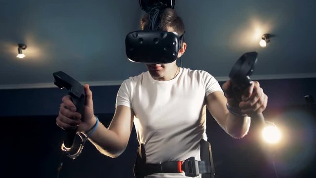 Virtual reality headset playing game 360.