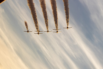 planes doing stunts