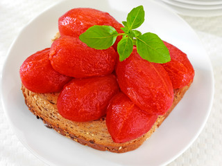 TOMATOES ON TOAST