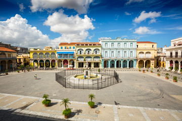 Fototapeta na wymiar Plaza Vieja in Havana, Cuba